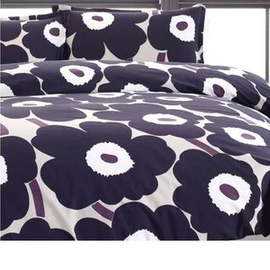 Marimekko Queen duvet cover and shams. Brand new!